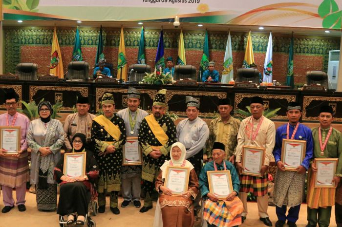 Pemprov Beri Tanda Jasa 12 Pahlawan Riau