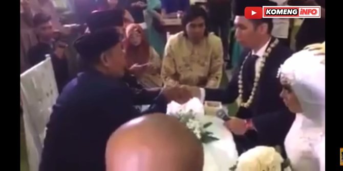 Kelakuan Komeng Bikin Pengantin Pria 'Emosi'