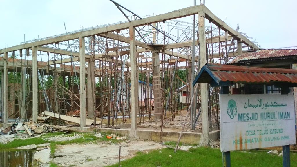 Masjid Nurul Iman, Desa Teluk Kabung, Rumah Ibadah Yang Dulu Roboh Kini Berdiri Kokoh