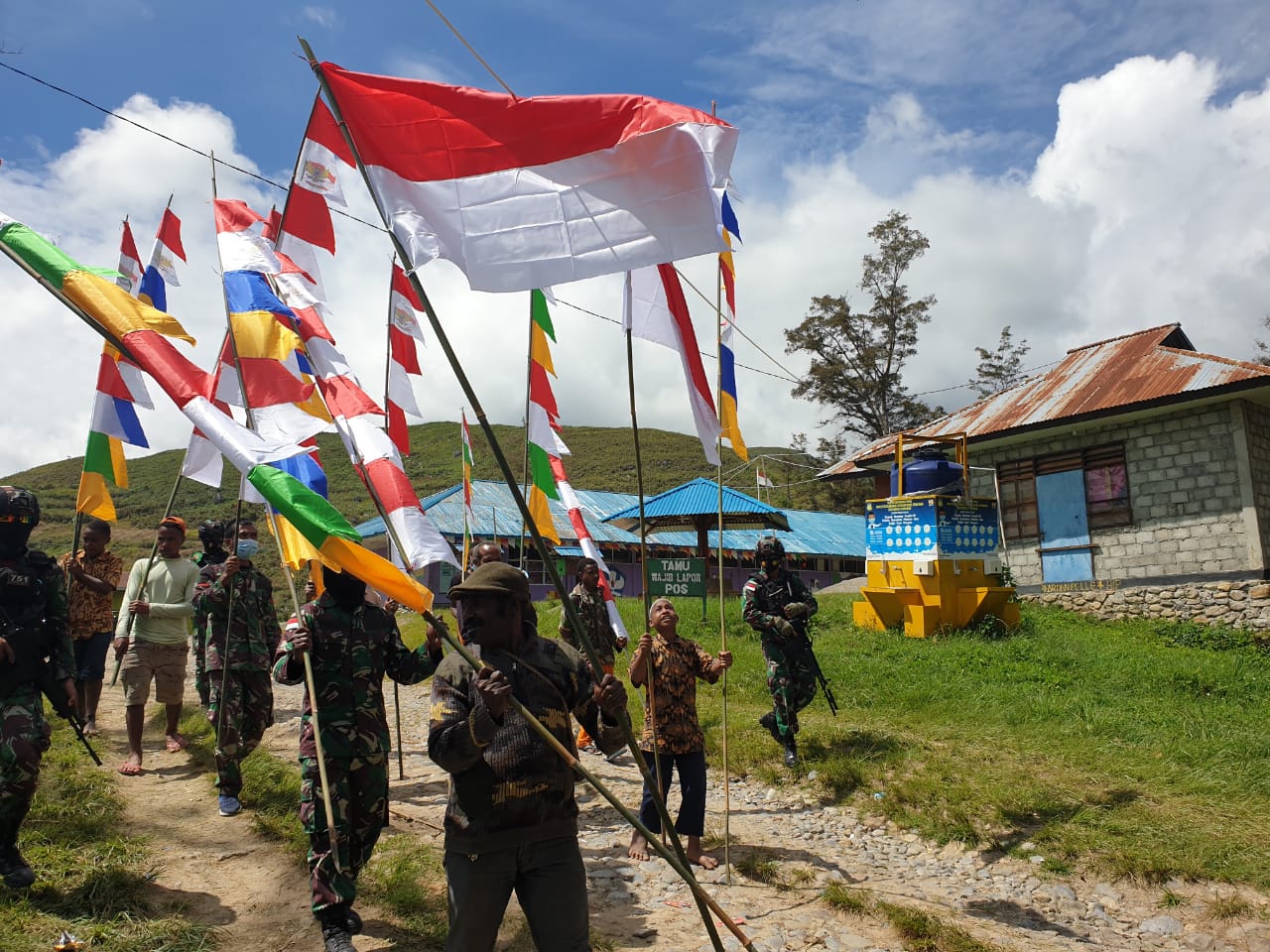 Menumbuhkan Rasa Nasionalisme Pemuda Papua, Satgas TNI Yonif 751 Mengajak Warga Meriahkan HUT RI ke-76