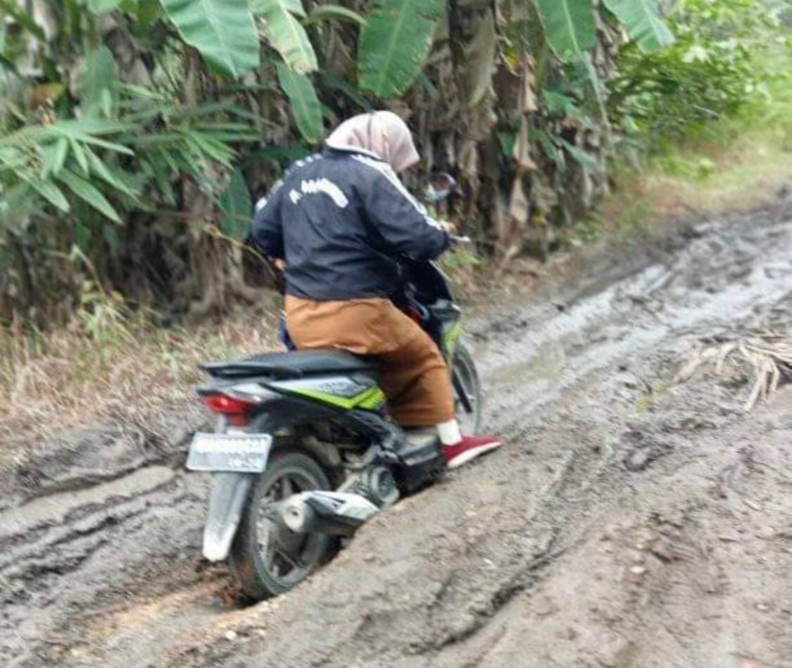 Rusak Parah! Masyarakat Keluhkan Kondisi Jalan Penghubung di Kecamatan GAS