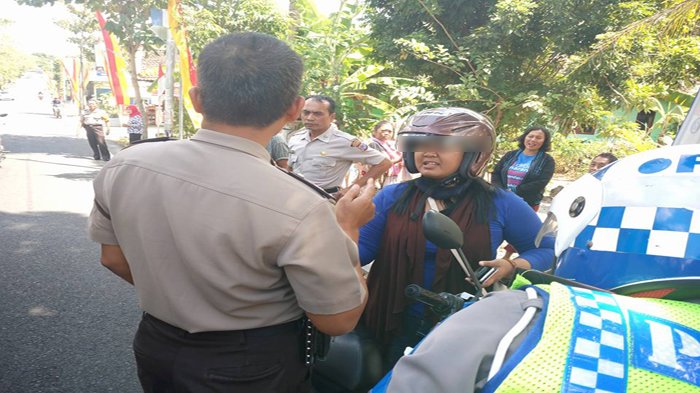 Kisah Perempuan Pengendara Motor yang Tabrak Polisi untuk Hindari Razia Viral di Medsos!