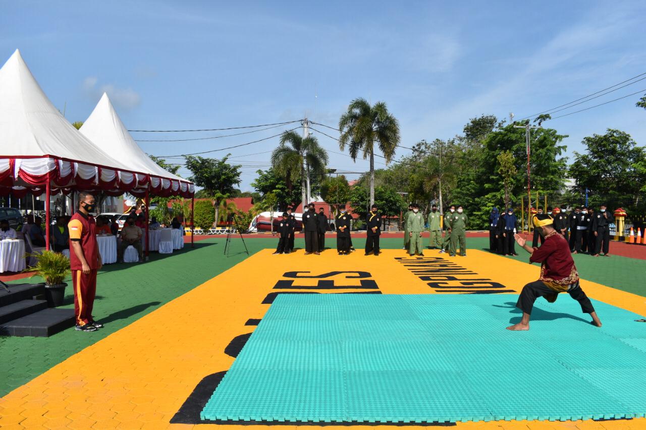 Polres Tanjungpinang Gelar Olahraga Bersama dan Pembukaan Kejuaraan Pencak Silat Guna Menjalin Sinergitas TNI-POLRI