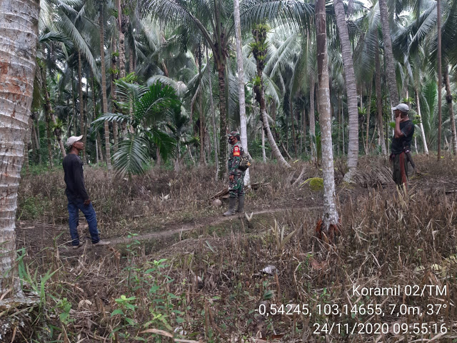Babinsa Koramil 02/Tanah Merah Lakukan Patroli Karhutla di Pusaran Enok