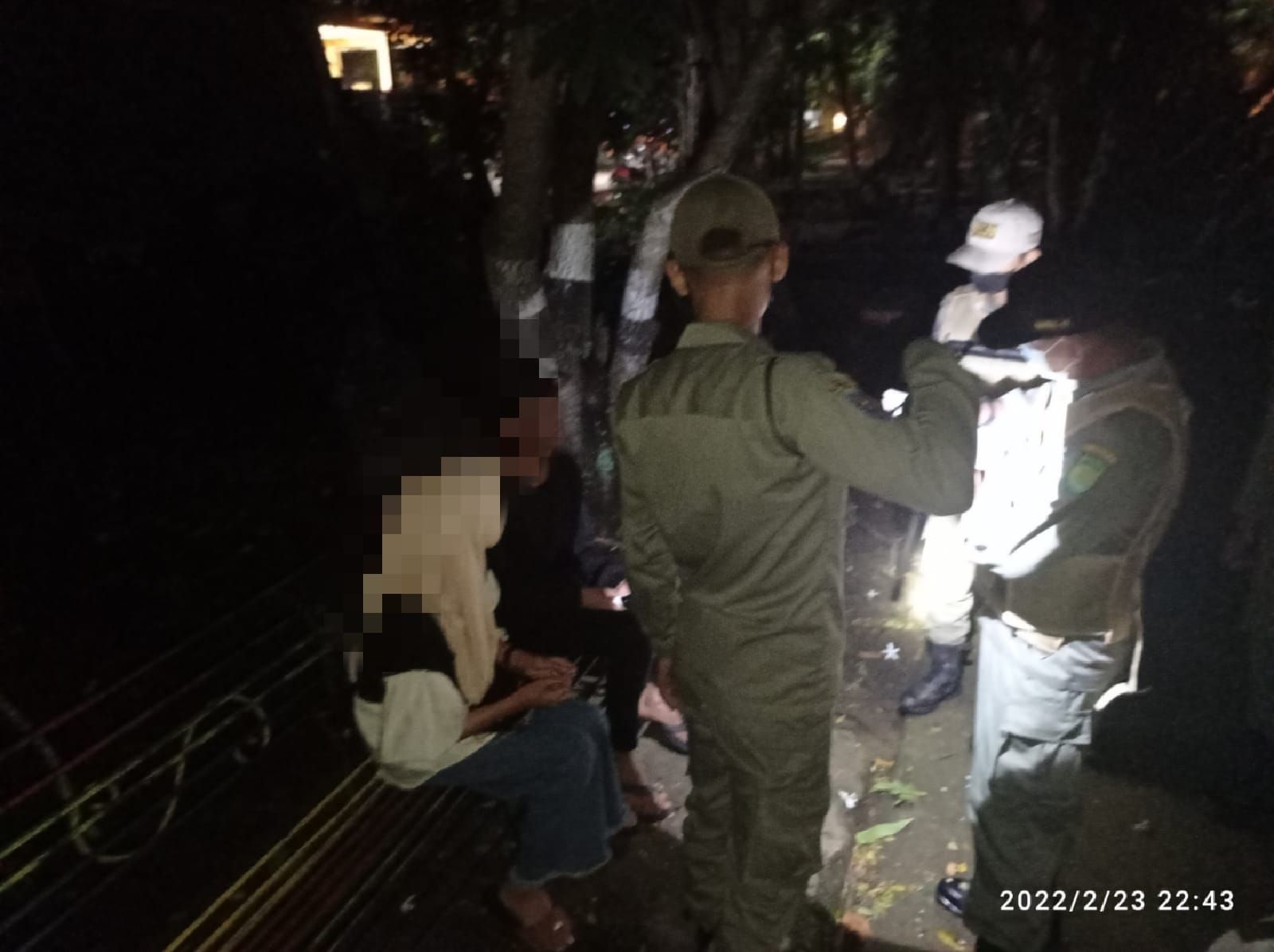 Dua Sejoli ini Tertunduk Malu Saat Dipergoki Satpol PP Inhil