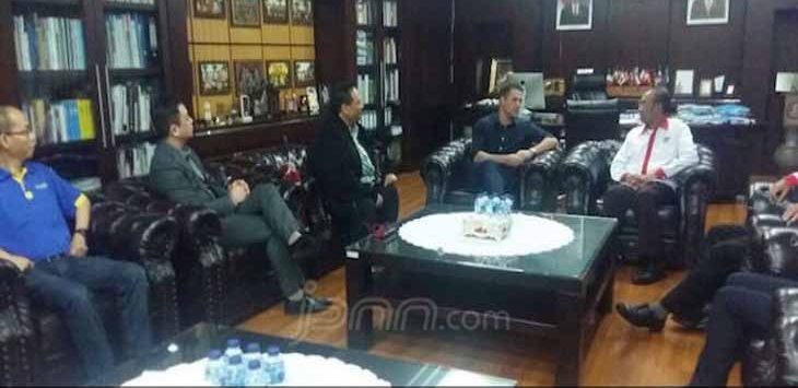 Michael Owen Bakal Buka Sekolah Bola di Indonesia