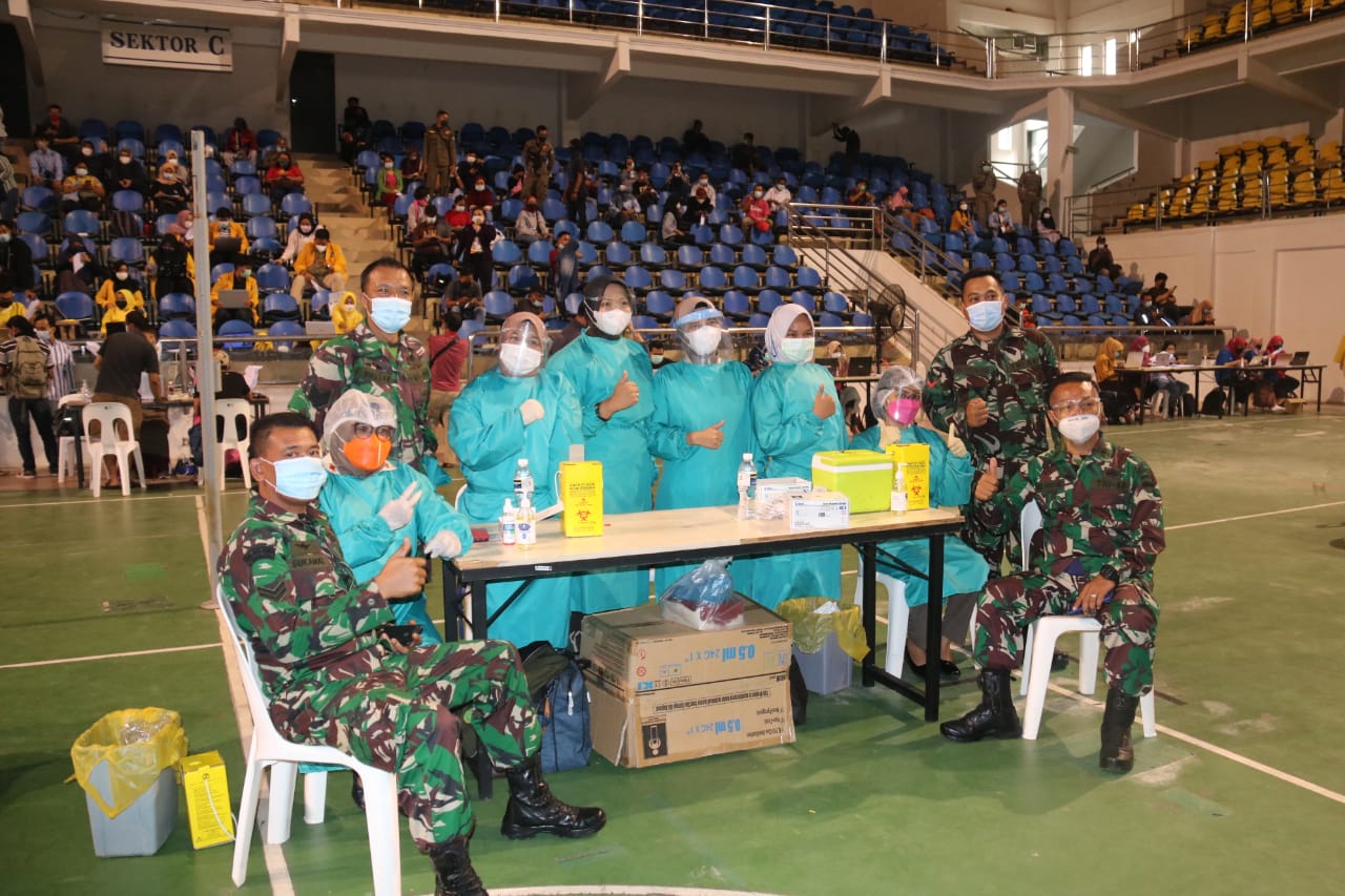 Tim Vaksinasi Mobil Gurindam 12 Berpartisipasi dalam Kegiatan Central Vaksinasi Kota Batam