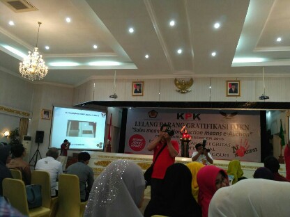 KPK juga Lelang Batik Riau