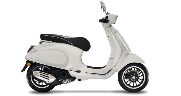 Tunggangi Skuter Vespa Ini Tidak Perlu Punya SIM