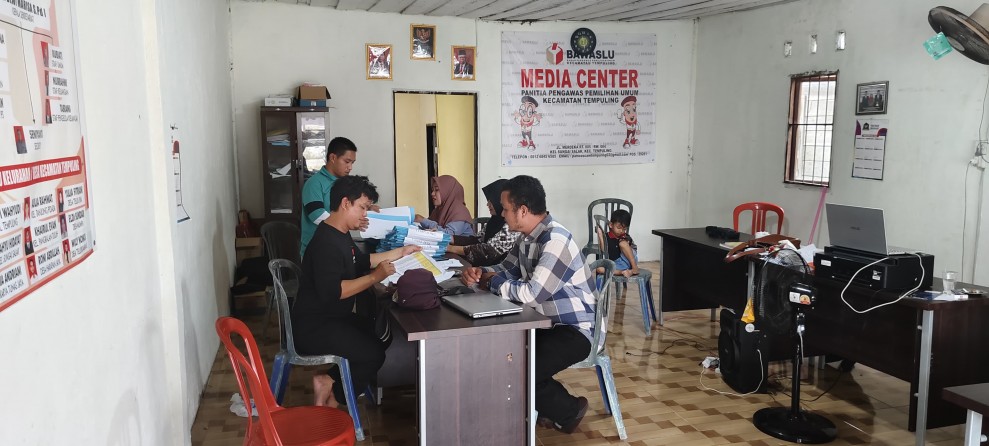 Polsek Tempuling Sinergitas Bersama Panwascam Dukung Coolling System Pemilu Damai