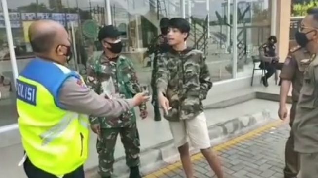 Tak Pakai Masker, Remaja di Tangsel Ngaku Ponakan Jenderal
