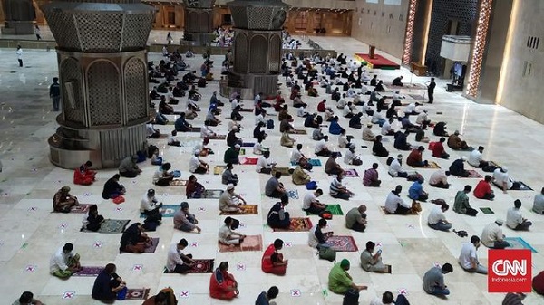 Jemaah Tarawih di Masjid Istiqlal Lalui Pemeriksaan Protokol Kesehatan Secara Ketat