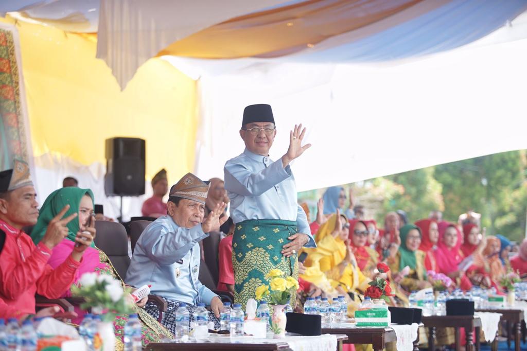 Bupati Inhil Bersama Rombongan Turut Sukseskan Pawai Ta'aruf MTQ Propinsi Riau XL
