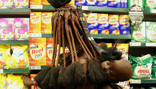 Melihat Kala Suku Primitif Masuk ke Dalam Supermarket