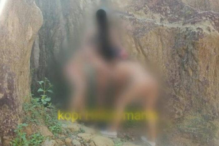 Di Tebing Koja, 1 Pra dan 2 Wanita Berfoto Tanpa Busana