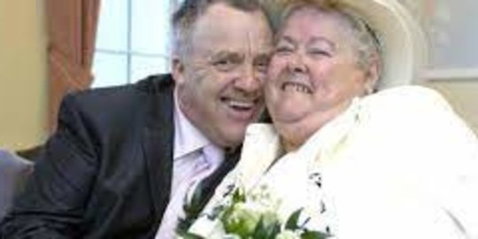 Kecewa Istrinya Berselingkuh, Lelaki Ini Menikahi Mertuanya Sendiri