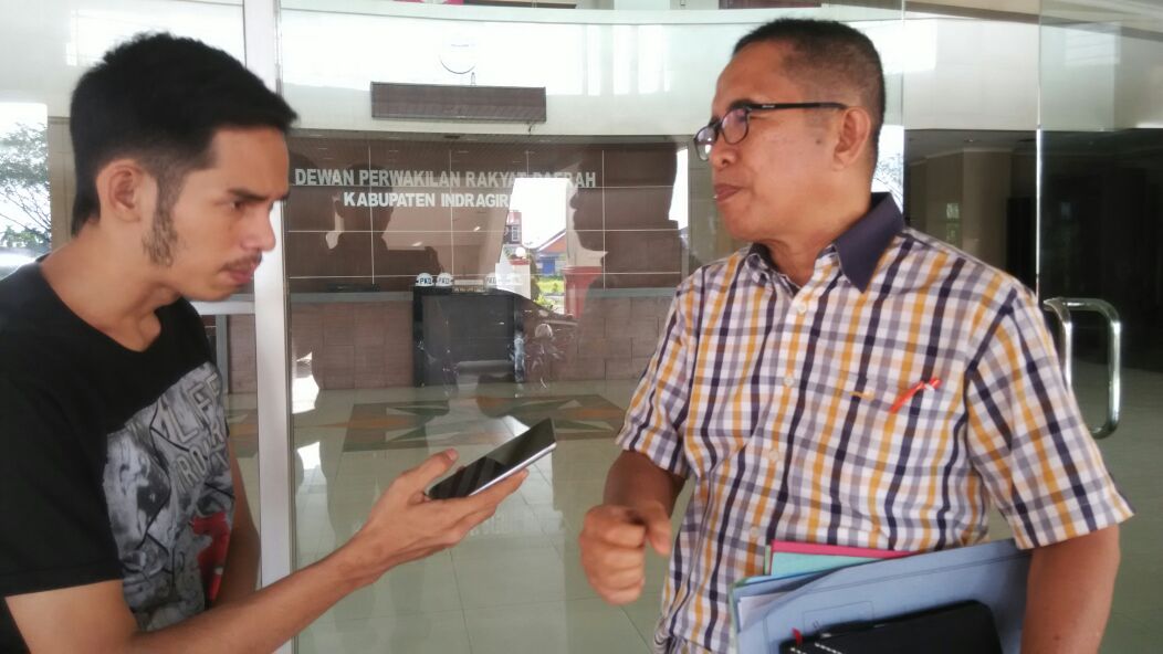 Legislator Inhil Pinta Pemdes Meniru Kampung Kampung Selfie