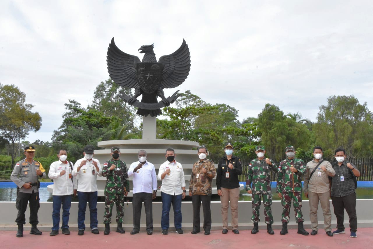 Danrem 174 Merauke Dampingi Ketua Deputi Bidang Koordinator Pertahanan Negara Kemenkopolhukam Tinjau PLBN Sota