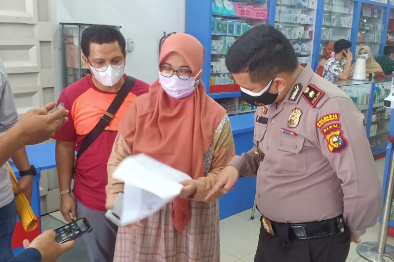 Polsek Tampan Sidak Harga Obat di Sejumlah Apotek