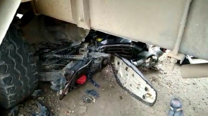 MENAKUTKAN! Antar Anak ke Sekolah, IRT di Duri Nyaris Tewas di Kolong Truk