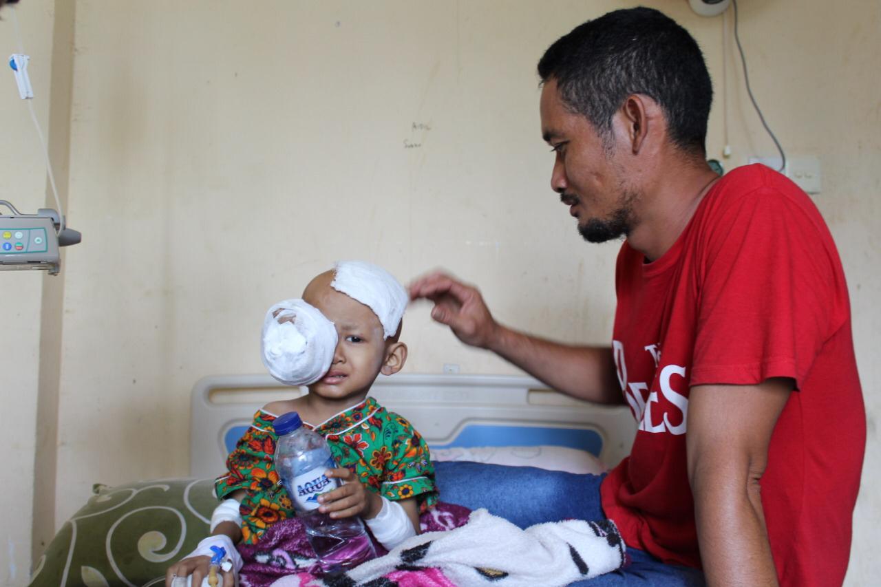 Putra Ramadhan, Bocah Penderita Kanker Mata Butuh Uluran Tangan