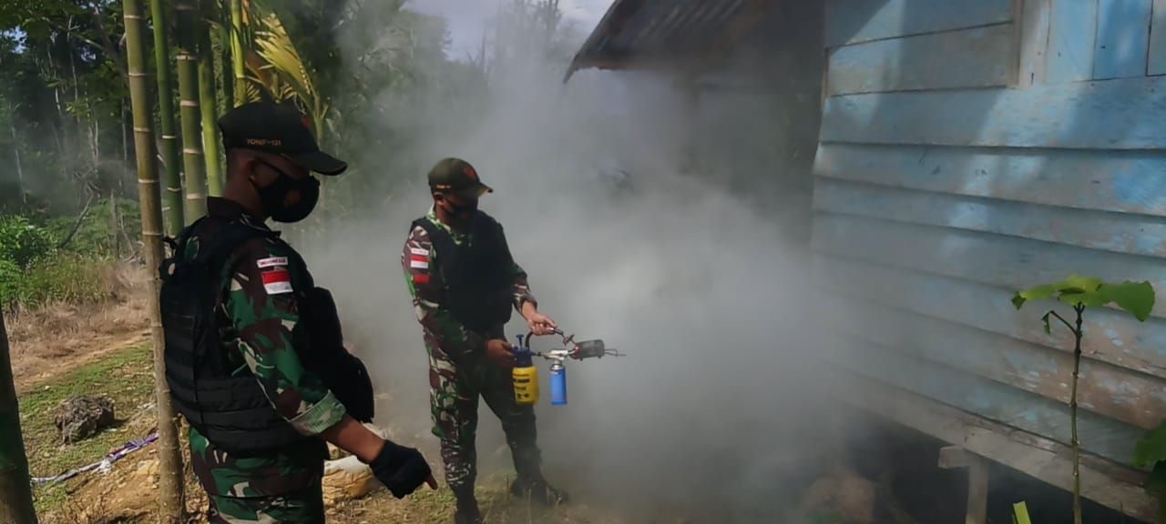 Cegah Wabah Penyakit Malaria, TNI Laksanakan Fogging Di Kampung Yowong Papua
