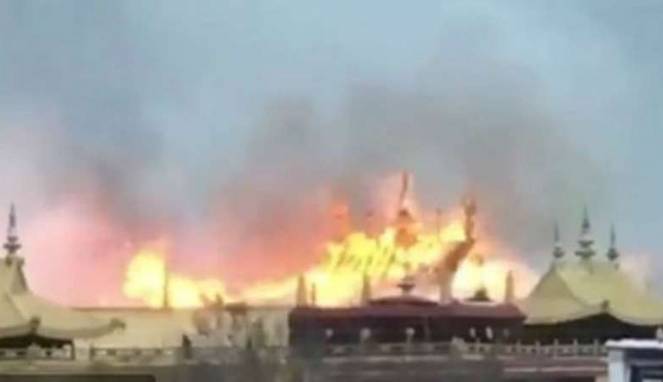 Menyedihkan, Biara Terkenal Usia 1000 Tahun Terbakar