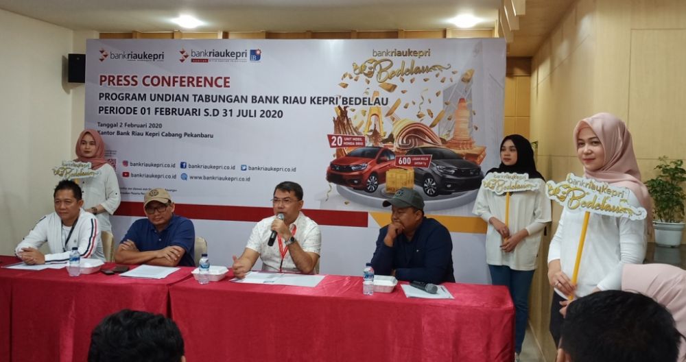 Bank Riaukepri Bagi-bagi 20 Mobil Brio dan 600 Keping Emas