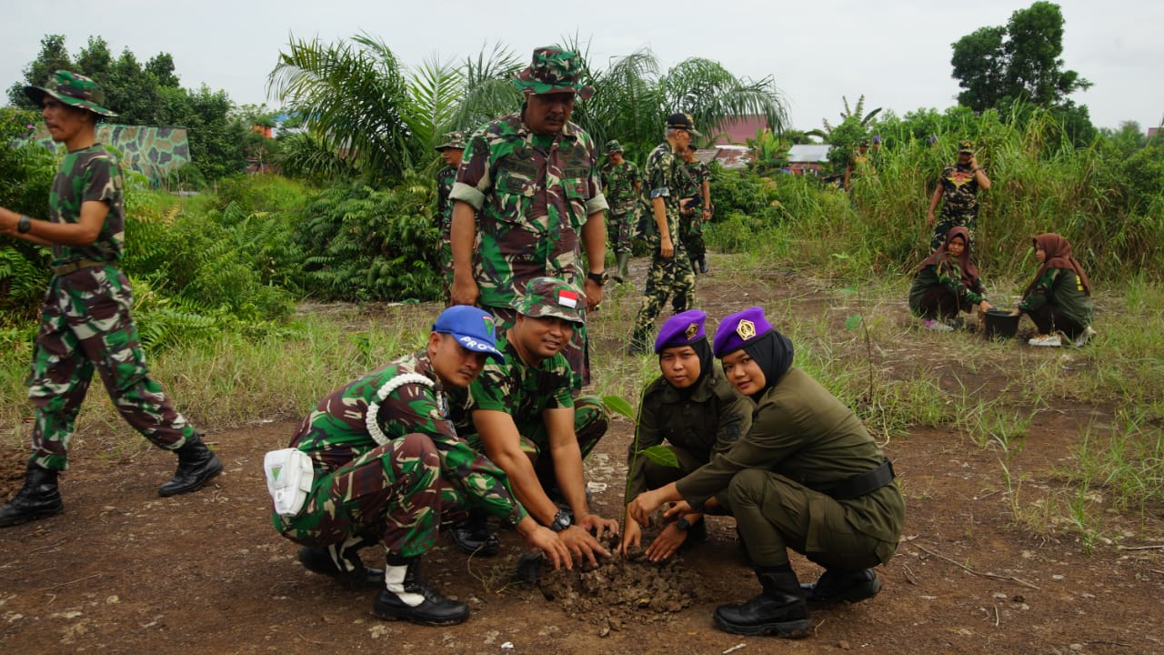 Kodim 0314/Inhil Lakukan Penanaman Pohon Ekonomi