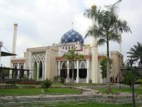 Masjid Daarul Abrar DPRD Riau Potong 20 Ekor Sapi Kurban