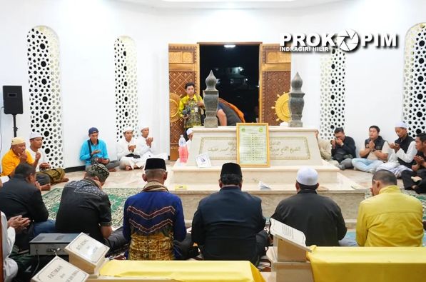 Syamsuddin Uti Dampingi Ketum KBB Pusat Sahbirin Noor Ziarah Ke Makam Tuan Guru Syekh Abdurrahman Siddiq