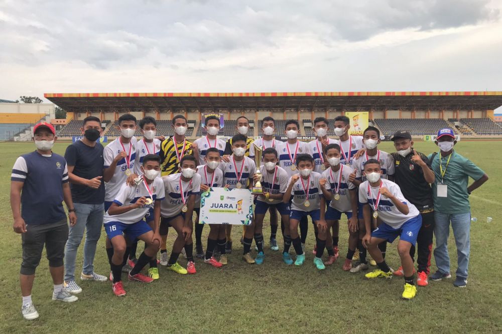 Tim Pekanbaru Juara Kejurda Sepakbola U16 Piala Gubernur Riau 2021