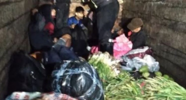 Meski Dilarang, Pemudik ini Tetap Ngeyel Numpang Truk Sayur