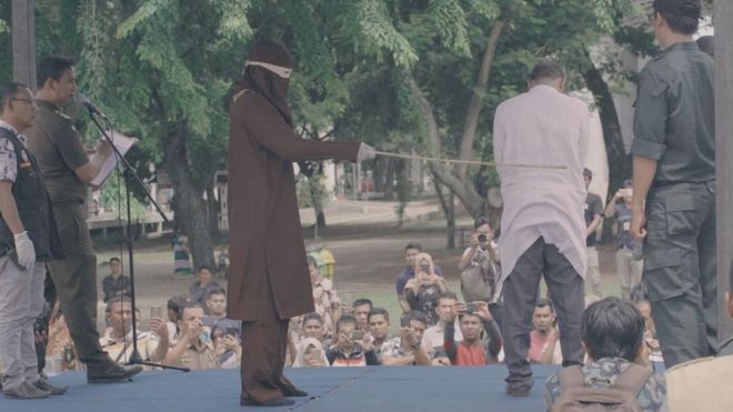 Anggota Majelis Ulama di Aceh Dihukum Cambuk Karena 'Berduaan Dengan Istri Orang Lain'