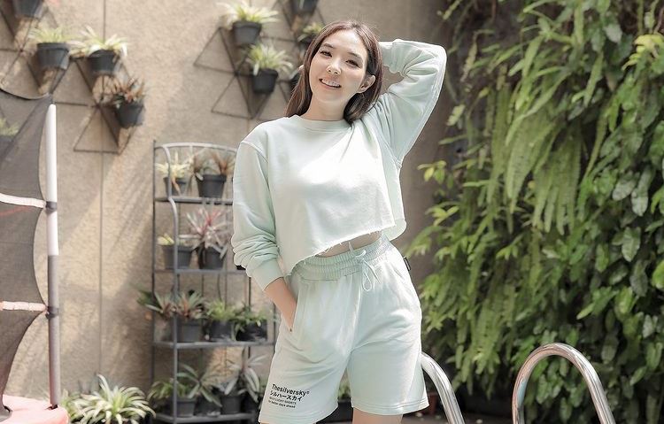 Wow! Gisel Mulus Banget Pakai Celana Pendek Mint, Netizen: Bodynya