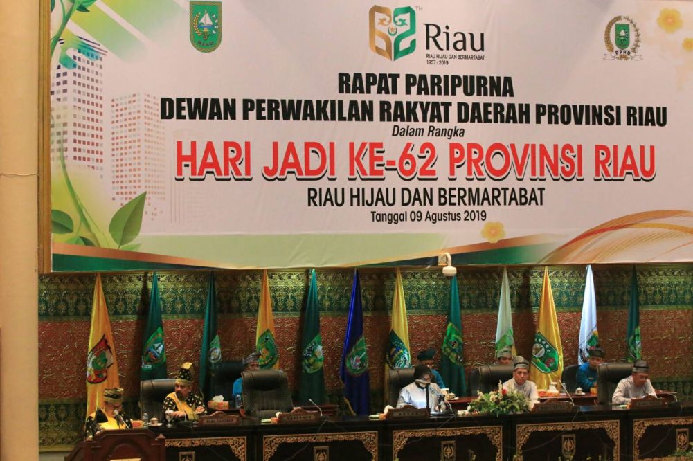 Gubri Beberkan Prestasi di Paripurna HUT Riau