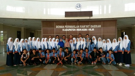 Pelajar di MTs Nurul Huda Study Tour ke DPRD Inhil