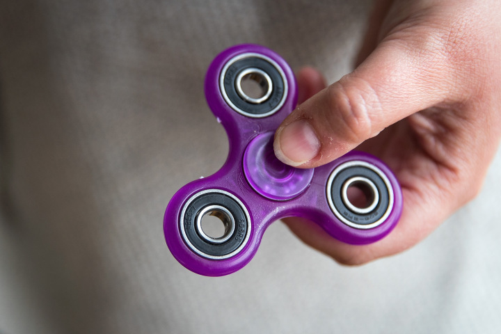 Fidget Spinner Dinyatakan Sebagai Salah Satu Mainan Anak Berbahaya