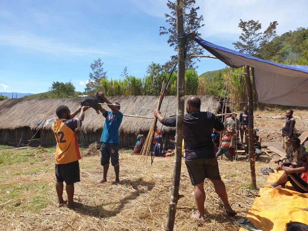 Satgas TNI Diundang Acara Bakar Batu