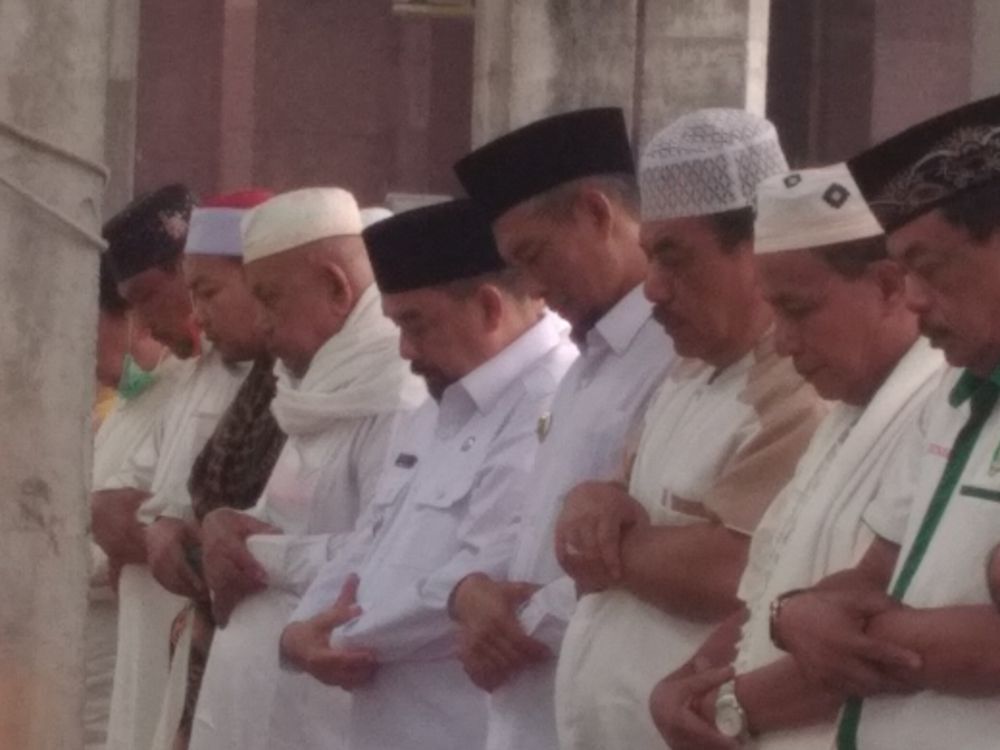 Wagub Salat Istisqa Bersama Jemaah Masjid Raya