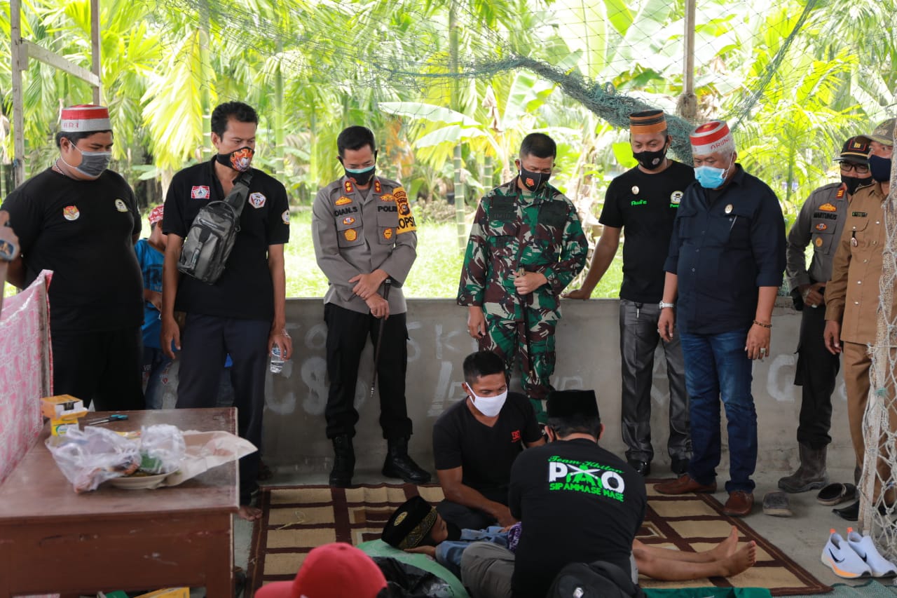 Kodim 0314/Inhil Bersama Polres Inhil dan PAO-KSB Khitan Massal dan Cek Kesehatan Gratis di Desa Sencalang