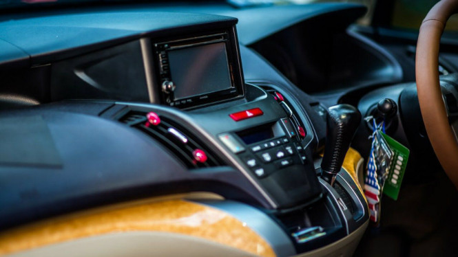 Bahaya Matikan Mesin Mobil saat Audio dan AC Nyala