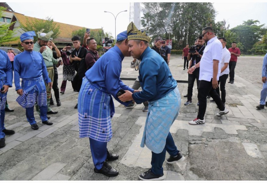 Gubernur Riau Abdul Wahid Hadiri Milad Inhil ke-60 Tahun 2025, Disambut Langsung Bupati H. Herman di Tembilahan