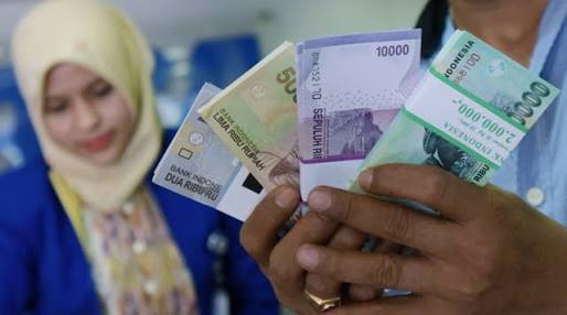 Ribuan Warga Padati Bank Indonesia Riau