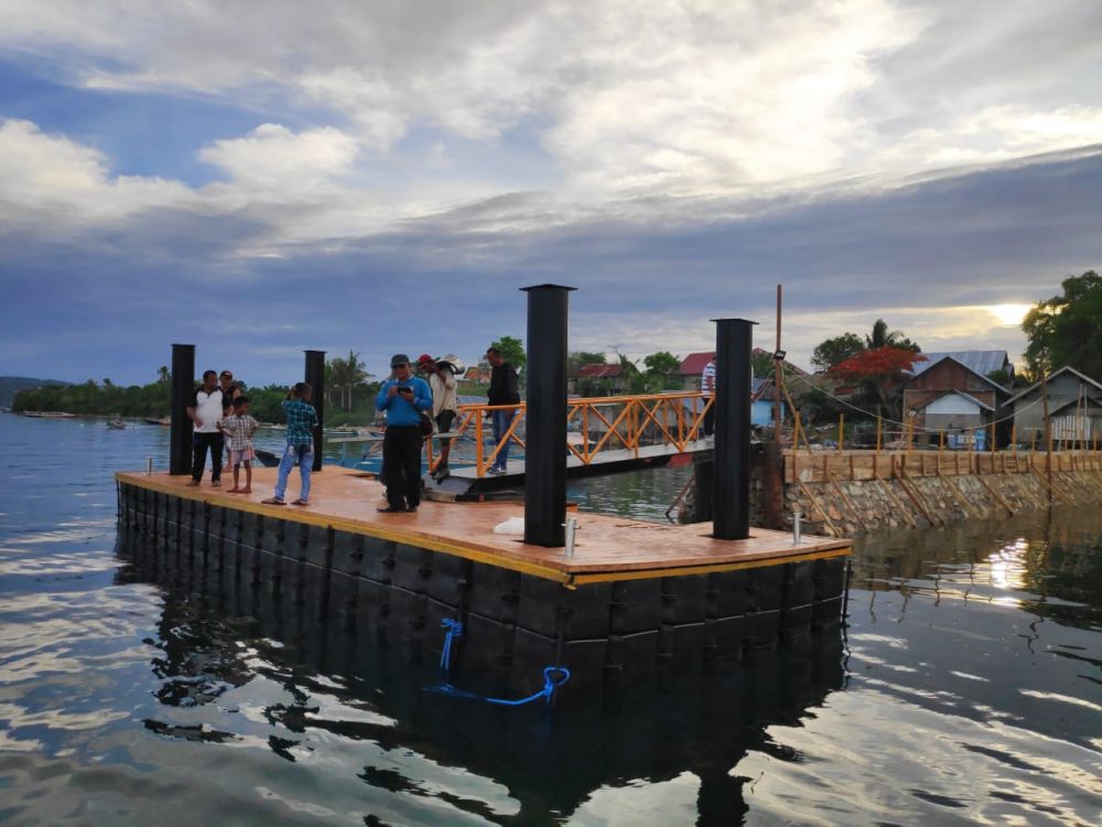 Tingkatkan Konektivitas Pulau Terluar, KKP Bangun Dermaga Apung di Indragiri Hilir