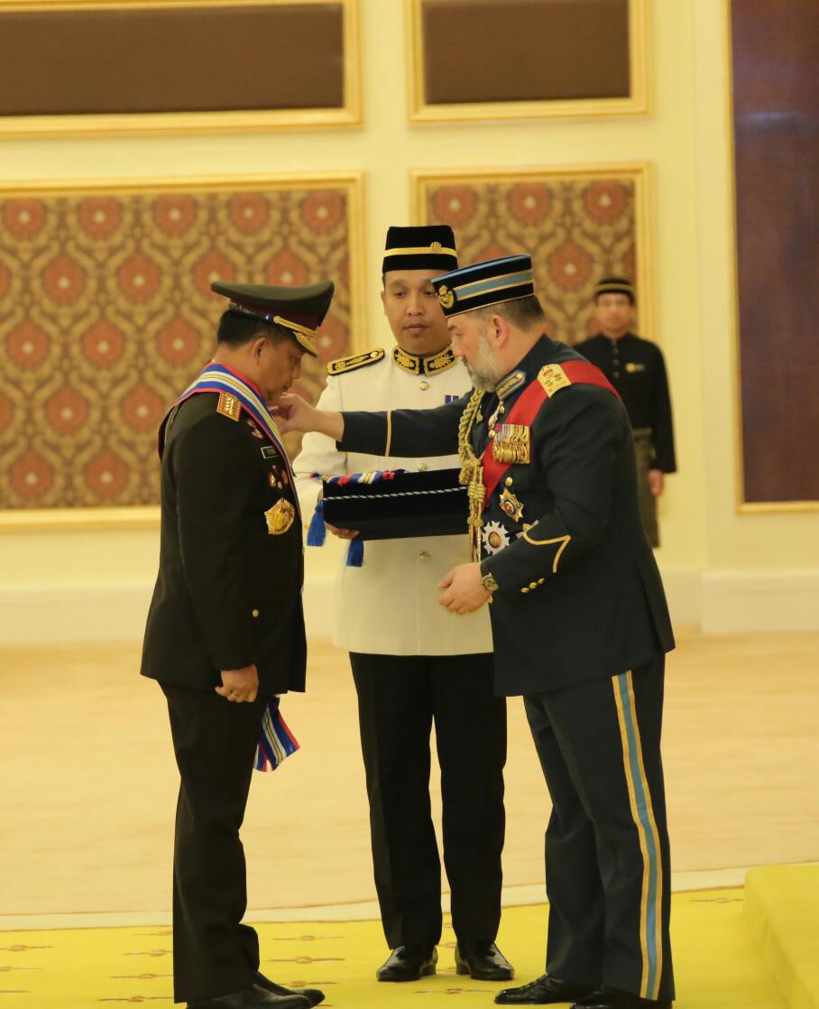 First Class Police Force Bravery Award untuk Kapolri