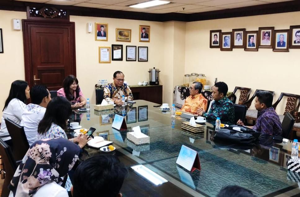 Gubernur Riau Turut Memasarkan Produk Ekonomi Kreatif ke Dirut BUMN PT Sarinah