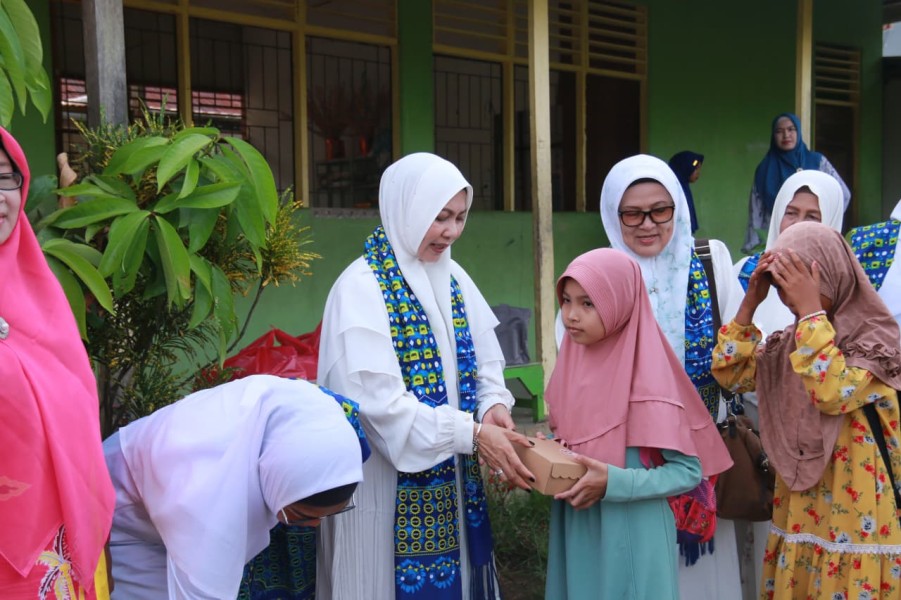 Sasar Rumah Tahfiz hingga Pasien RSUD, BKMT Inhil Tebar Takjil Ramadhan Penuh Kepedulian