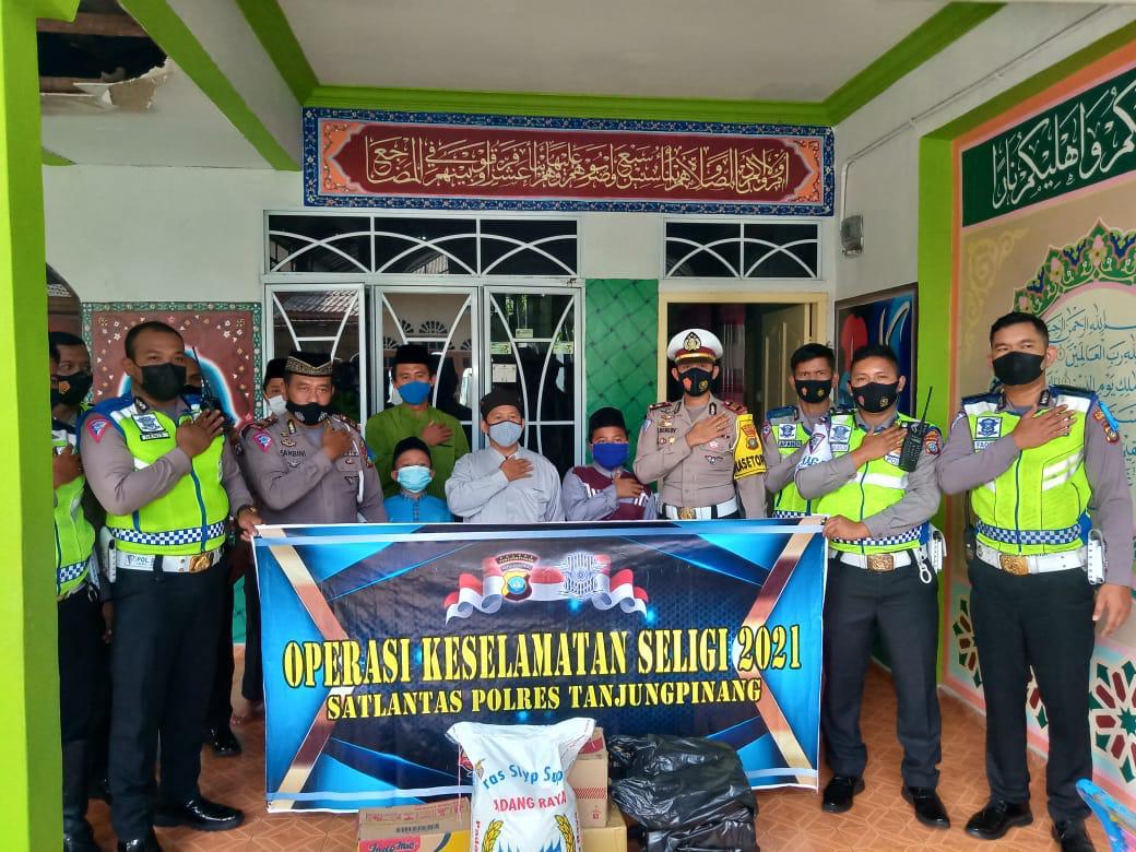 Operasi Keselamatan Seligi 2021, Sat Lantas Polres Tanjungpinang Gelar Baksos di Yayasan Yatim - Piatu