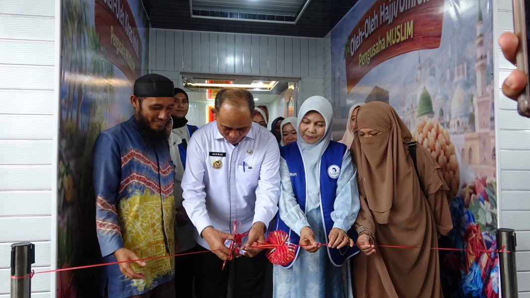 Bupati dan Ketua IWAPI Inhil Resmikan Outlet Oleh-Oleh UMKM, Perkuat Akses Pasar serta Ekonomi Lokal